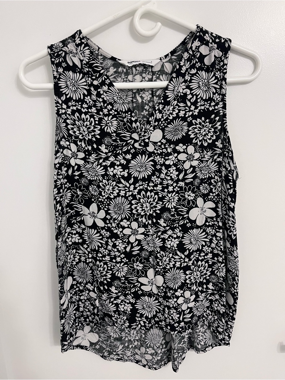 Sleeveless Black & White Floral V-Neck Tank Top